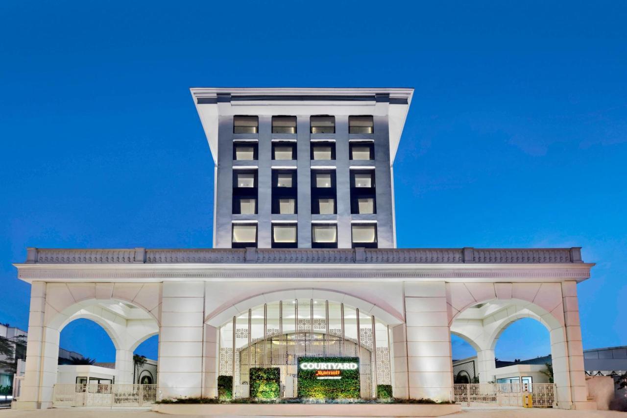 Courtyard By Marriott Bengaluru Hebbal Hotell Exteriör bild