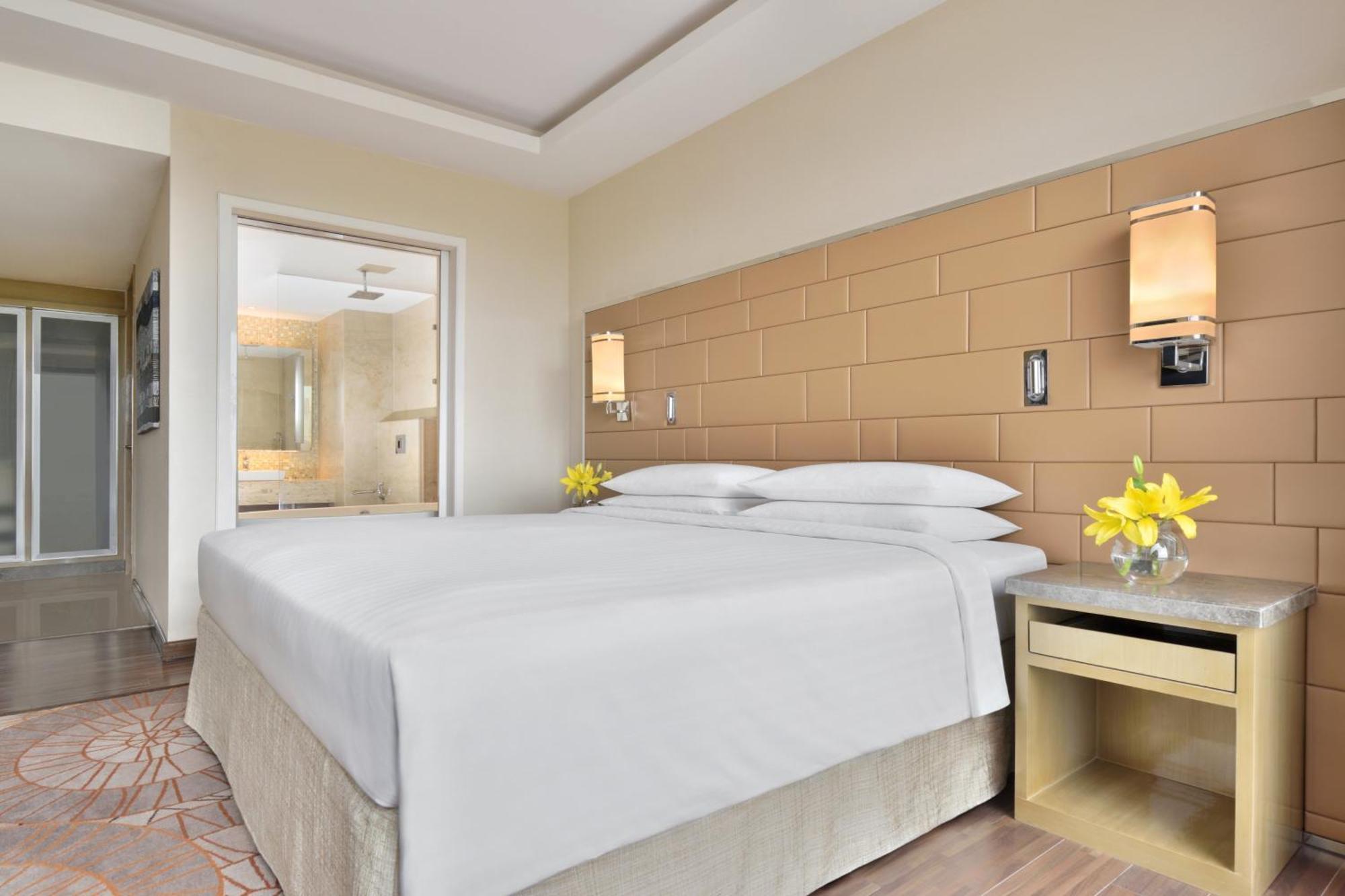 Courtyard By Marriott Bengaluru Hebbal Hotell Exteriör bild
