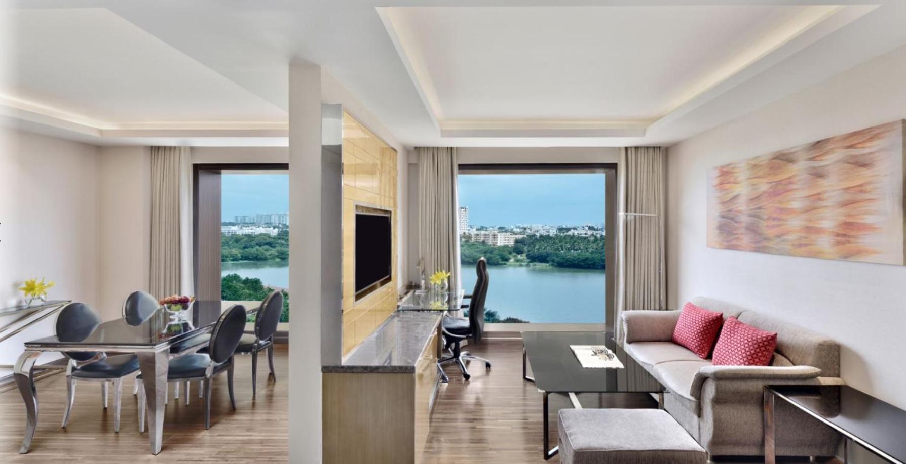Courtyard By Marriott Bengaluru Hebbal Hotell Exteriör bild