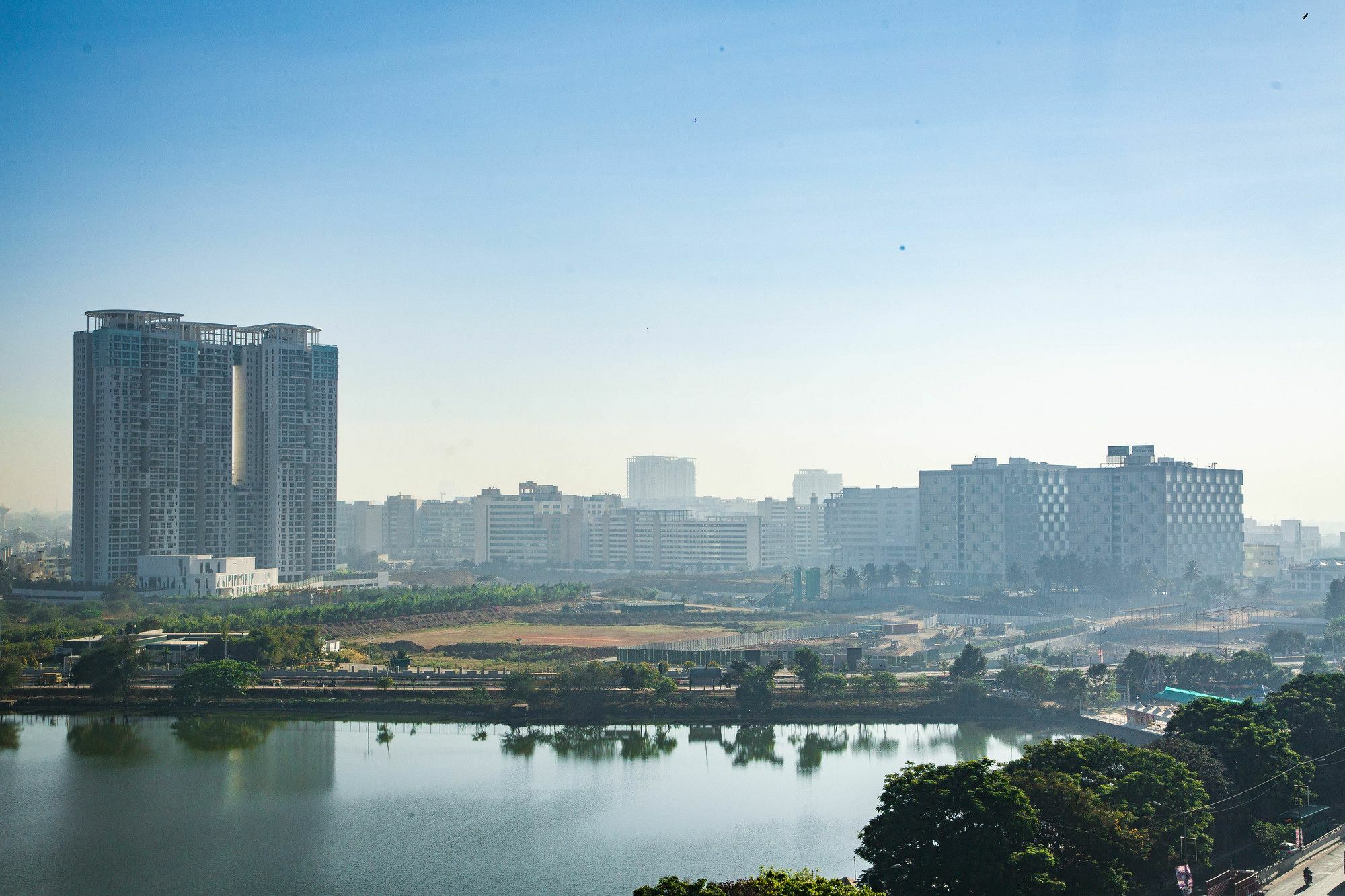 Courtyard By Marriott Bengaluru Hebbal Hotell Exteriör bild